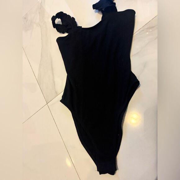 Black bodysuit with ruffled shoulder details  #23 - Picture 3 of 4